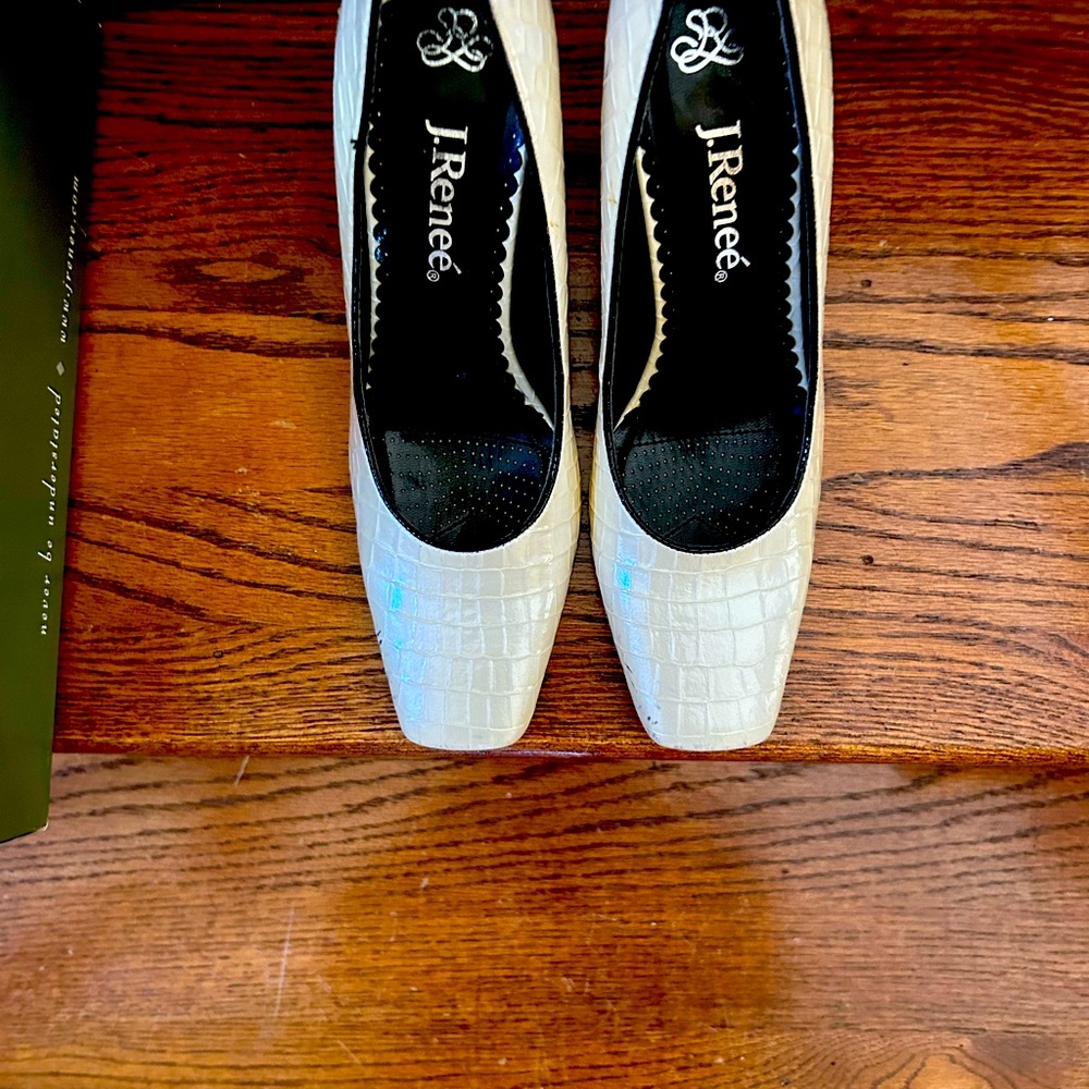 J Renee winter white shoes NEW